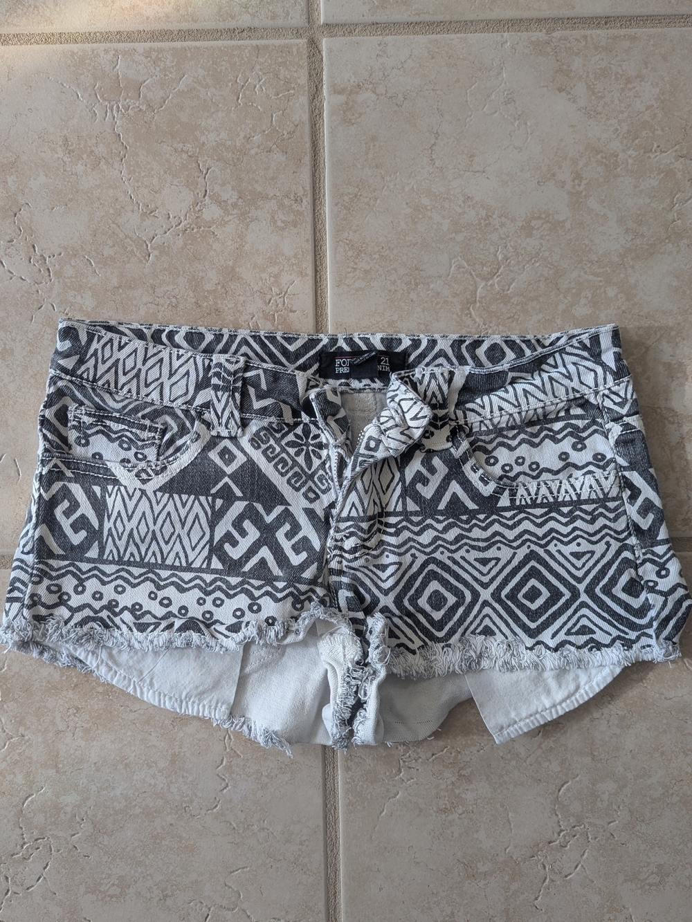 Forever21 Women’s Black & White Patterned Fringe Hem Shorts